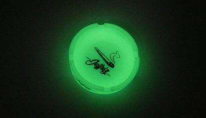 cendrier souple jeffriz fluorescent phosphorescent brille dans le noir glow in dark ashtray 4